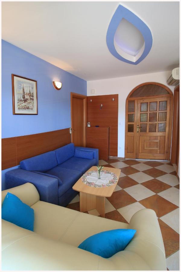 -Villa Sjor -Primosten-Apartmani- Has 2 Large Apartments And 2 Smaller Ones -Primosten Lokvice 6 外观 照片