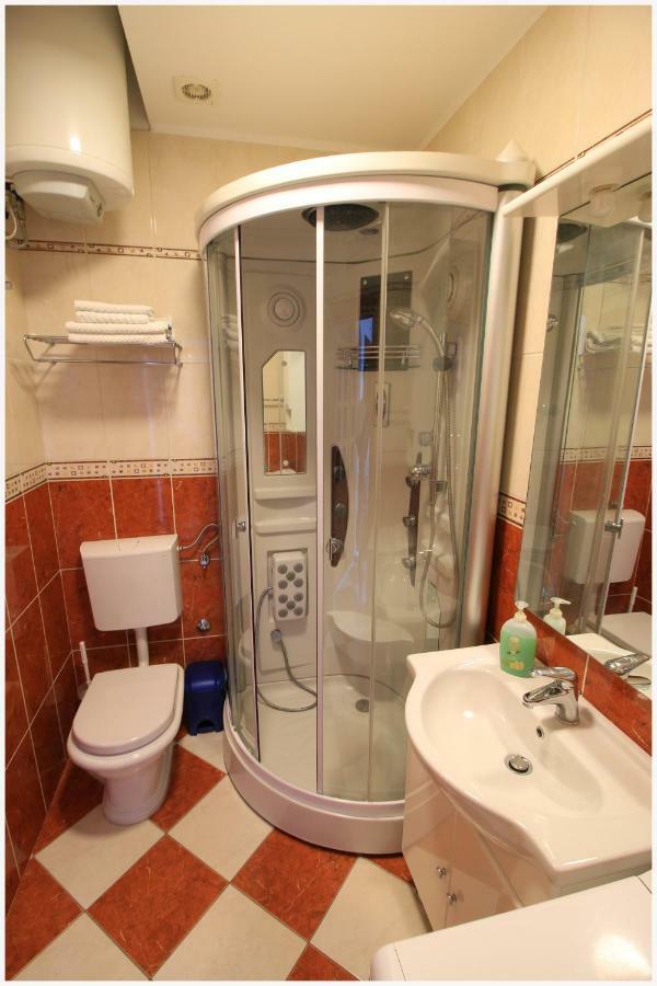 -Villa Sjor -Primosten-Apartmani- Has 2 Large Apartments And 2 Smaller Ones -Primosten Lokvice 6 外观 照片